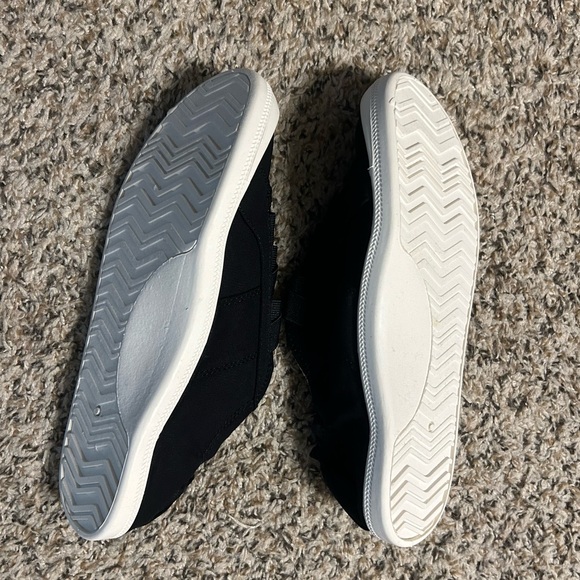 Torrid Wide Width Riley Ruched Sneaker - Picture 6 of 7